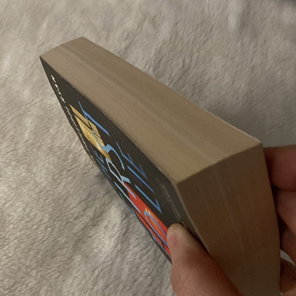 EUC Pocket Paperback book "The First to Lie” by Hank Phillippi Ryan - Picture 7 of 10